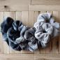 Preview: Scrunchie Samt 10 cm hellgrau Haargummi