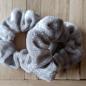 Preview: Scrunchie Samt 10 cm hellgrau Haargummi