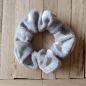 Preview: Scrunchie Samt 10 cm hellgrau Haargummi