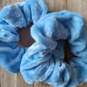 Scrunchie Samt 10 cm hellblau Haargummi